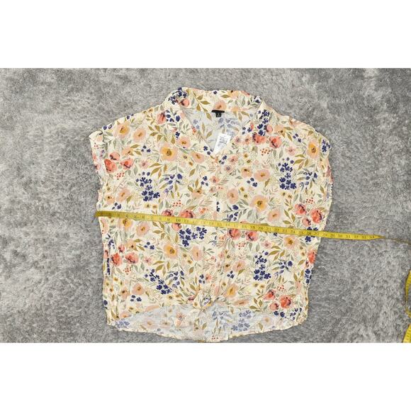 NEW Torrid Women's Plus Size 3 Beige Floral Rayon Button-Up Top Short Sleeve - Picture 2 of 7